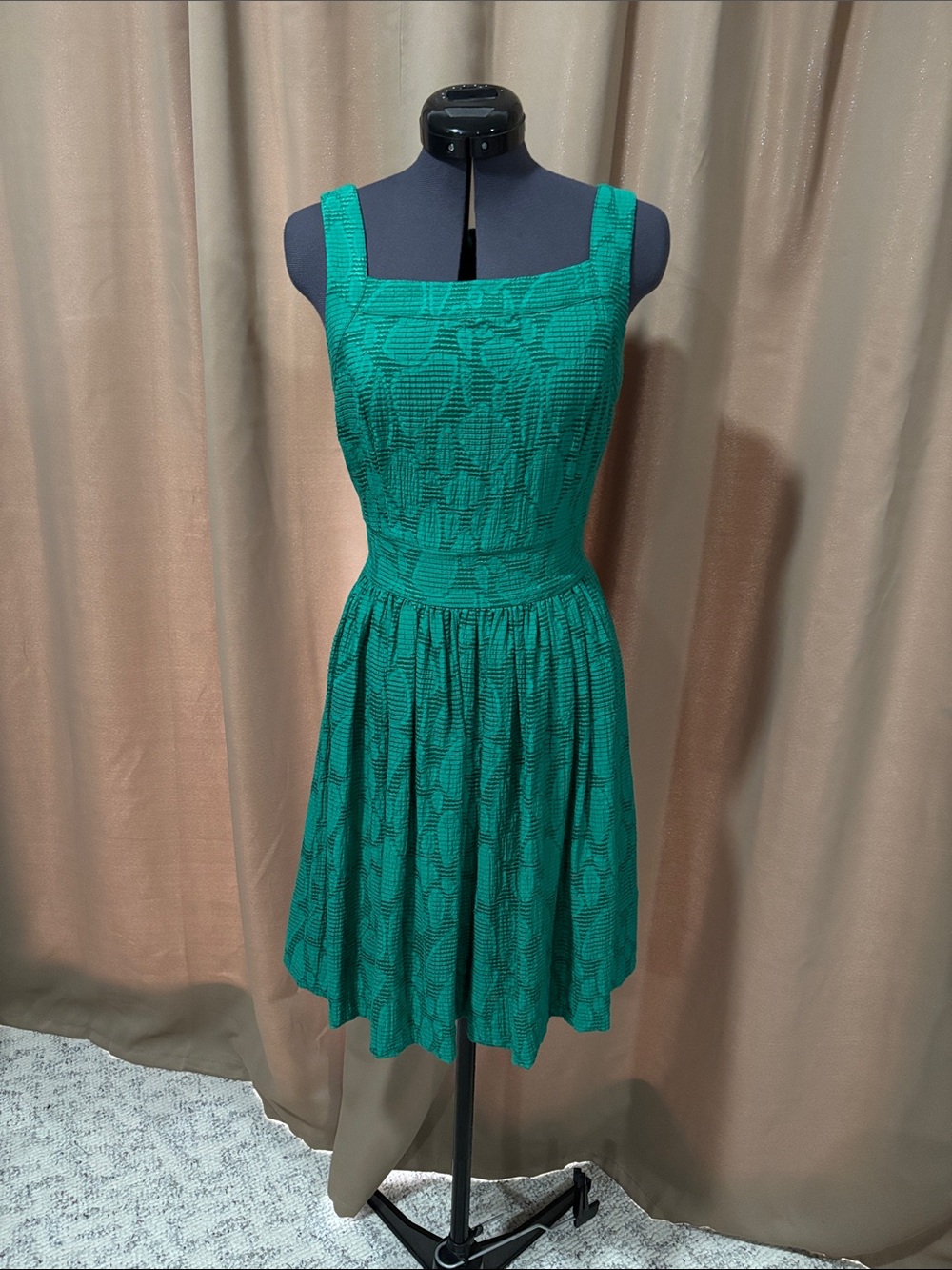 Square-Neck Duro Olowu Textured Green Midi Dress